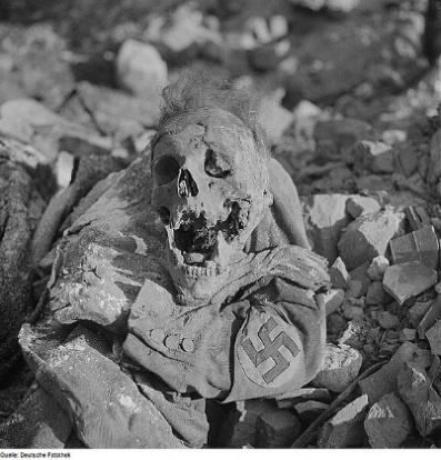 2. FUTSCHESREICH - רייך נחרב. סדרת תעמולה של בעלות הברית, 1945.